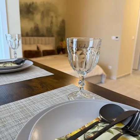 The Green Pine Studio Hils Brauner - Free Parking - Close To Subway-3